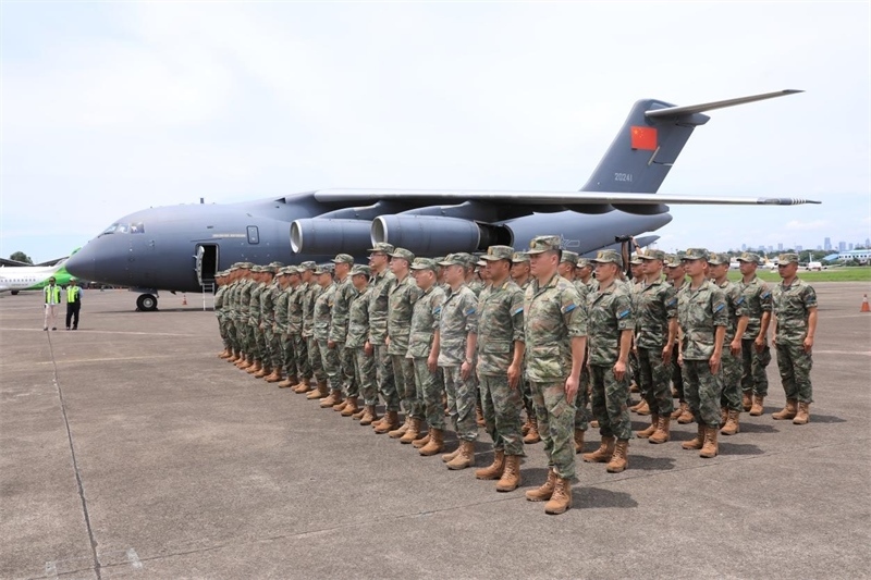 中方參演部隊(duì)搭乘運(yùn)—20運(yùn)輸機(jī)飛抵印尼國(guó)民軍空軍哈利姆機(jī)場(chǎng)。 龔勝祥攝