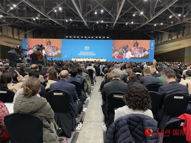 圖為塑料污染政府間談判委員會第五次會議現(xiàn)場。人民網(wǎng)記者 莽九晨攝