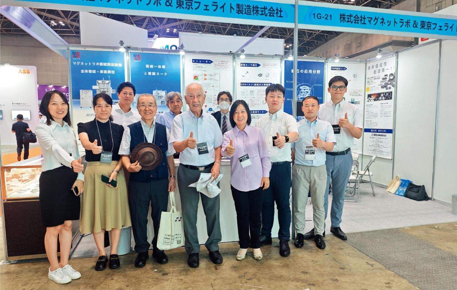 2024年7月，佐佐木俊一（前左四）與同事前往日本東京參加前沿科技展。