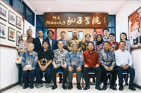 參會(huì)嘉賓合影。阿拉扎大學(xué)孔子學(xué)院供圖