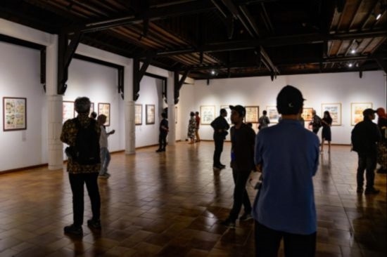 觀眾參觀“東盟-中國(guó)人文交流年”漫畫(huà)大賽展覽。記者 徐欽 攝