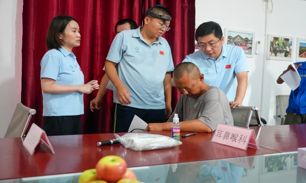 醫(yī)療隊專家診療現(xiàn)場。中國土木供圖