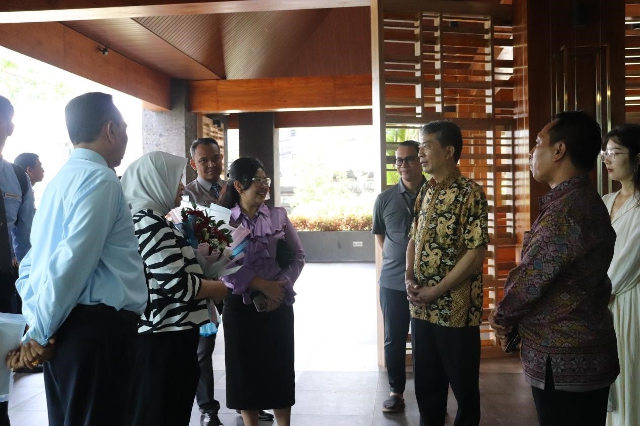 馬蒂尼與師生交流。烏達(dá)雅納大學(xué)旅游孔子學(xué)院供圖