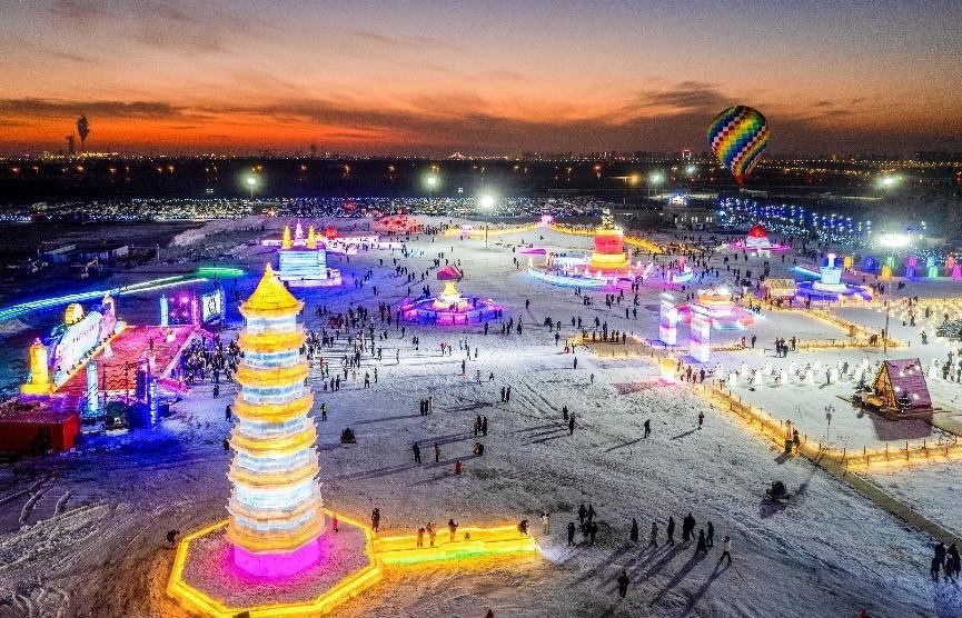 第四屆呼和浩特歡樂冰雪節(jié)活動現(xiàn)場。丁根厚攝