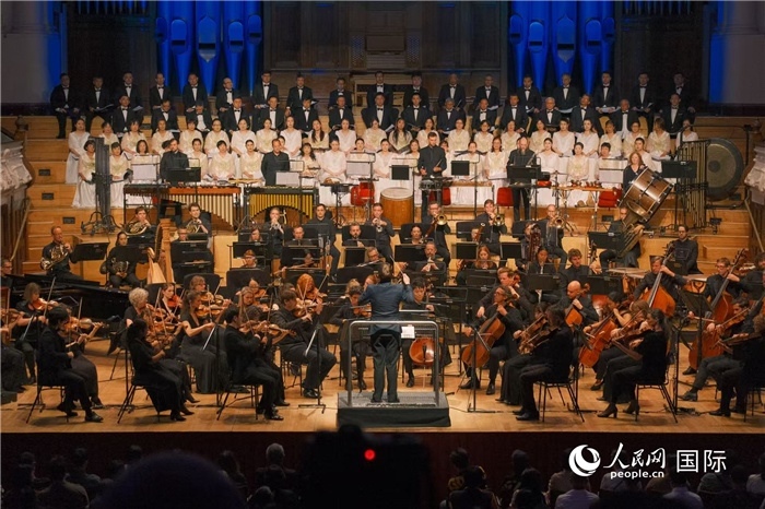 奧克蘭市政廳《空?！方豁懬莩霈F(xiàn)場。張波若攝