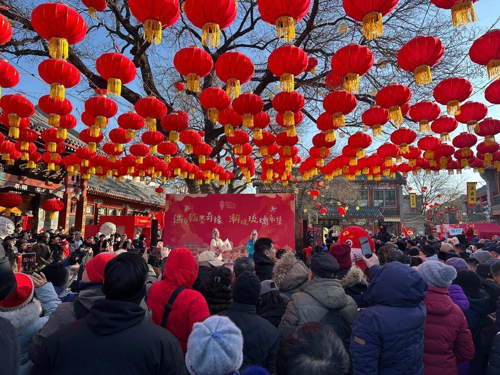 1月29日，市民游客在北京廠甸廟會感受濃濃年味。新華社記者 楊淑君 攝