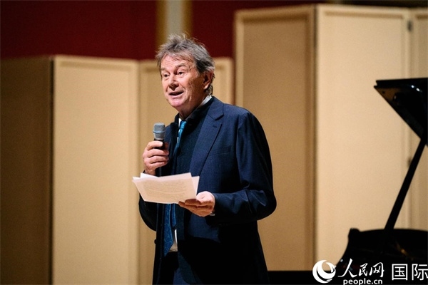 英中了解協(xié)會會長邁克爾·伍德致辭。 楊浩鵬攝