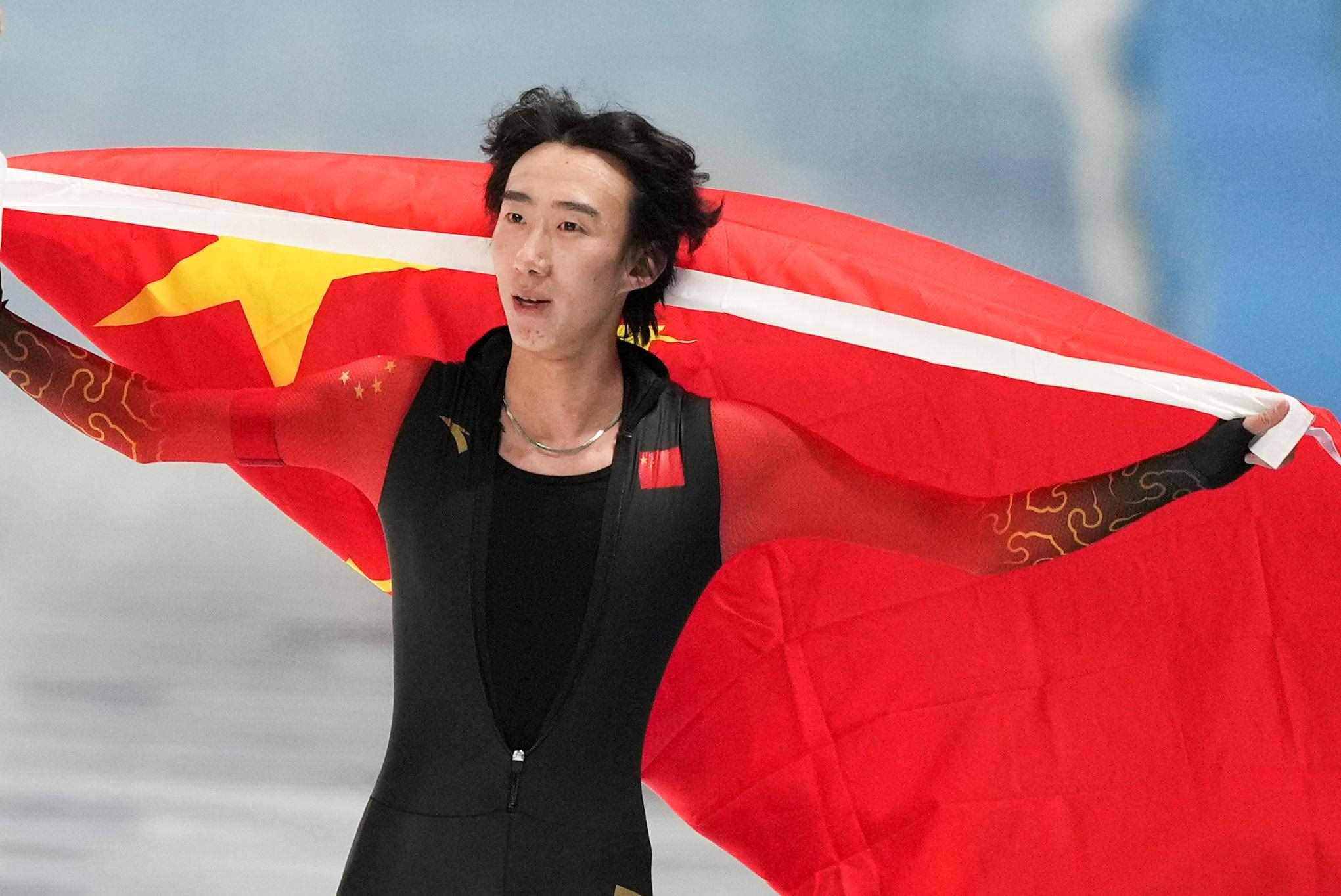 2月9日，吳宇慶祝奪冠。新華社記者 李一博 攝