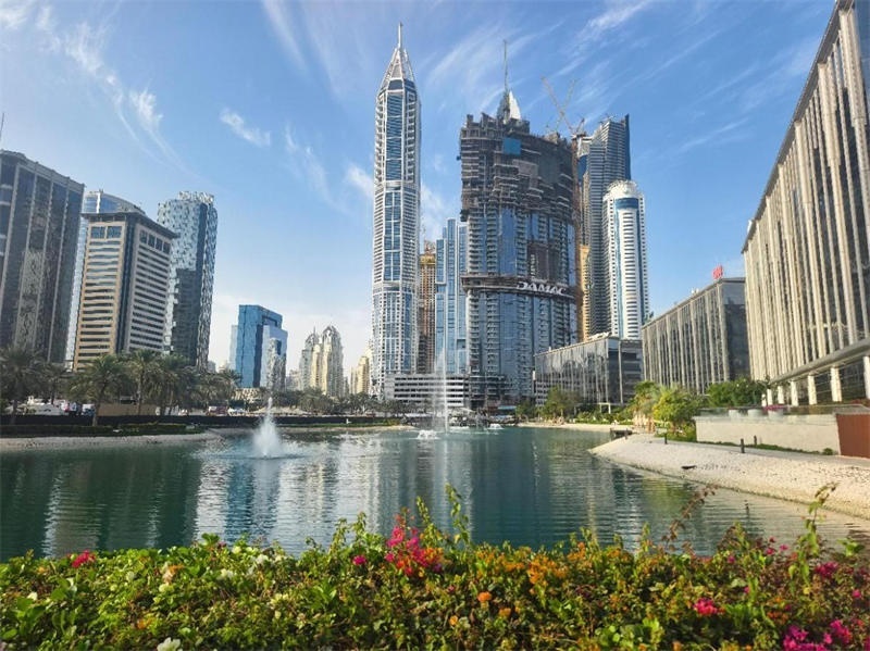 正在建設(shè)中的卡瓦利卡薩高層住宅項(xiàng)目（圖中有腳手架建筑）。 中建中東供圖 