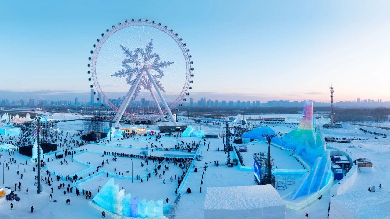 △哈爾濱冰雪大世界吸引游客前來打卡。