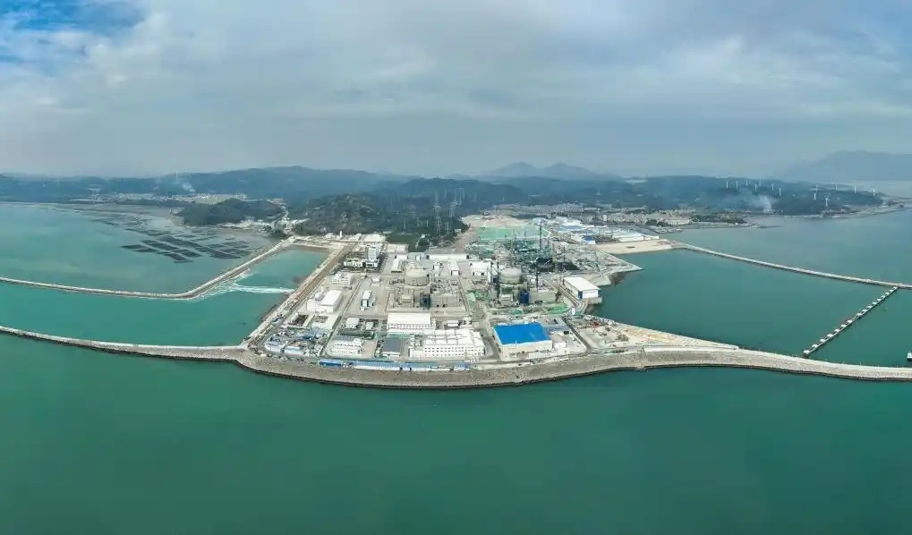 △2025年1月1日0時17分，經(jīng)過168小時滿功率連續(xù)運行考核，漳州核電1號機組正式投入商業(yè)運行。