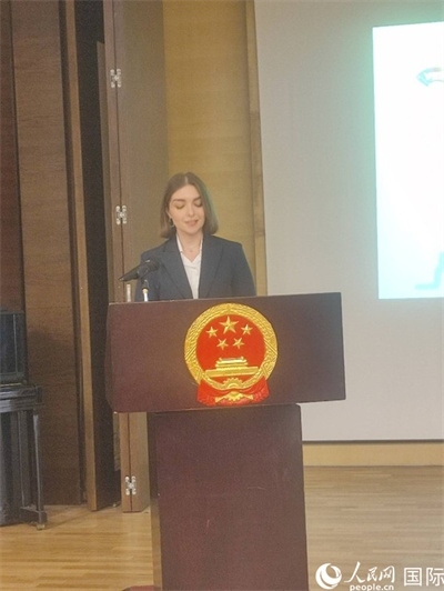 意方學生代表白綺花發(fā)言。人民網(wǎng)記者 鄭彬攝