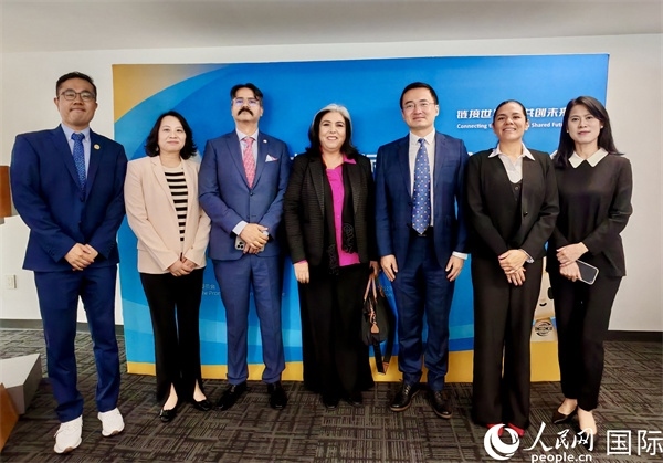 與會嘉賓合影。