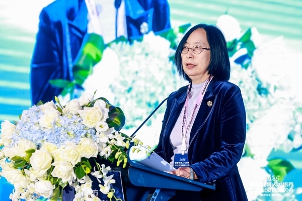 中國高等教育學會學術咨詢發(fā)展委員會委員、中國高等教育學會原副秘書長、《中國高教研究》主編王小梅。