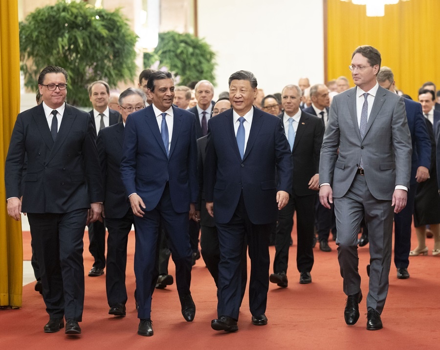 △3月28日上午，國(guó)家主席習(xí)近平在北京人民大會(huì)堂會(huì)見國(guó)際工商界代表。