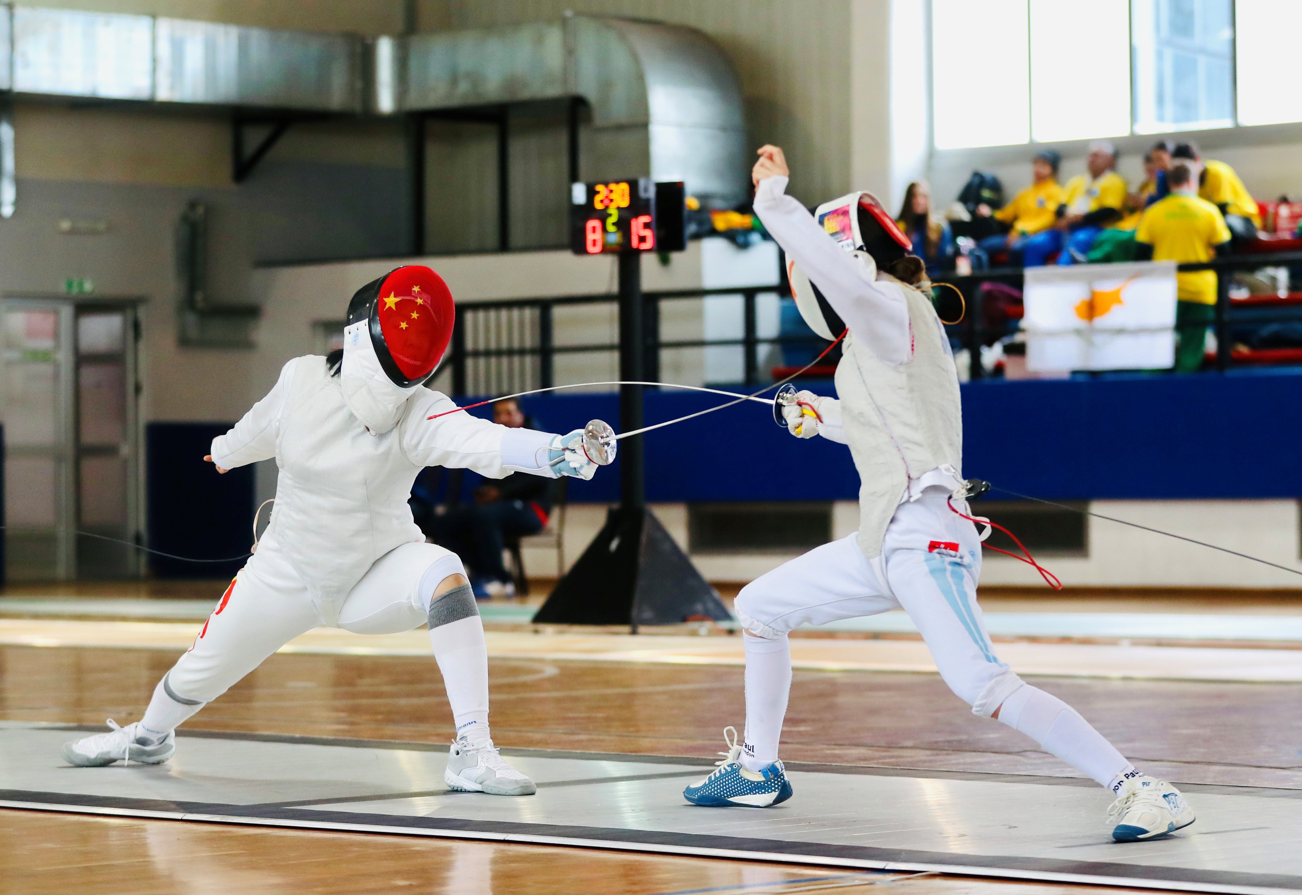 閔文珺（左）在比賽中。圖片來源：中國中學生體育代表團