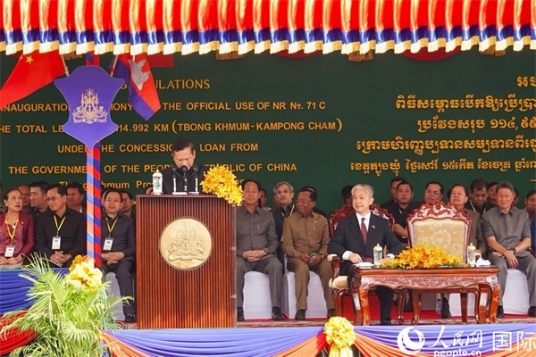 柬埔寨首相洪瑪奈在剪彩儀式上致辭。人民網(wǎng)記者 程是頡攝