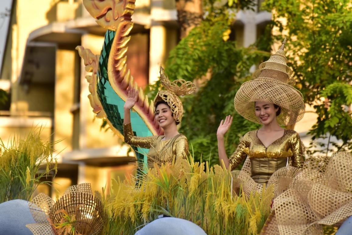 “祝福之河”花車以神龍形象象征水的神圣與豐饒，寓意祈福納祥。泰國國家旅游局供圖