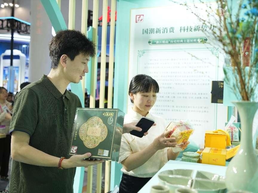國潮新消費(fèi)帶來科技文化消費(fèi)新理念。人民網(wǎng)記者 張力洋攝