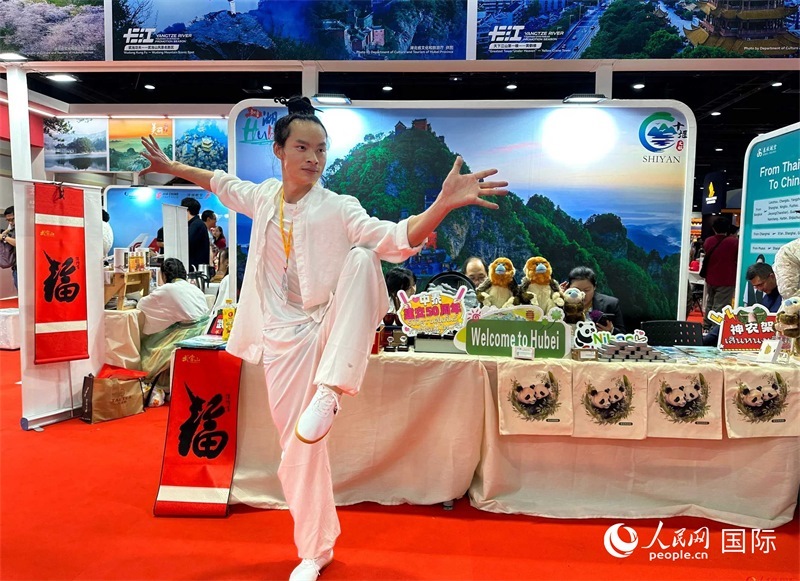 中國(guó)武當(dāng)功夫走進(jìn)東南亞，以精湛的武藝和飄逸的身姿詮釋中國(guó)武術(shù)的精髓。人民網(wǎng)記者 簡(jiǎn)承淵攝