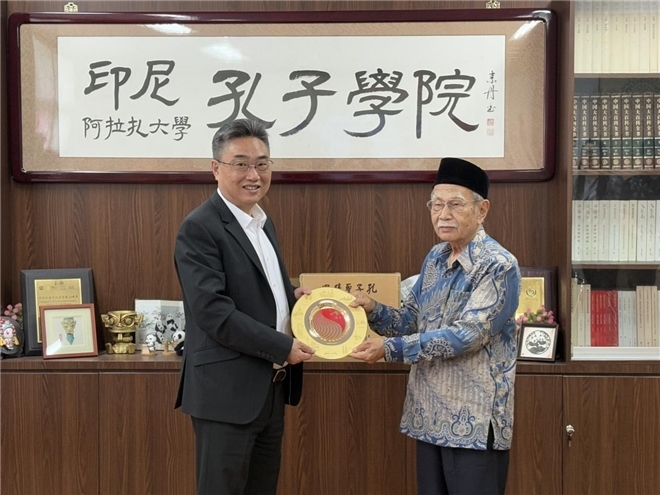 雙方交換禮物?；顒?dòng)主辦方供圖