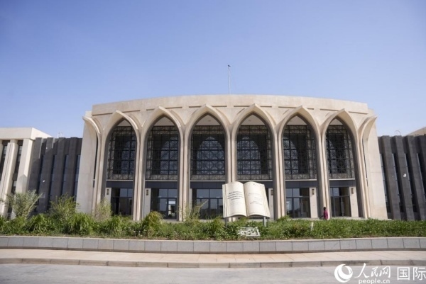 圖為吉布提國(guó)家圖書(shū)檔案館大樓外觀。人民網(wǎng) 塔里克·易卜拉欣攝