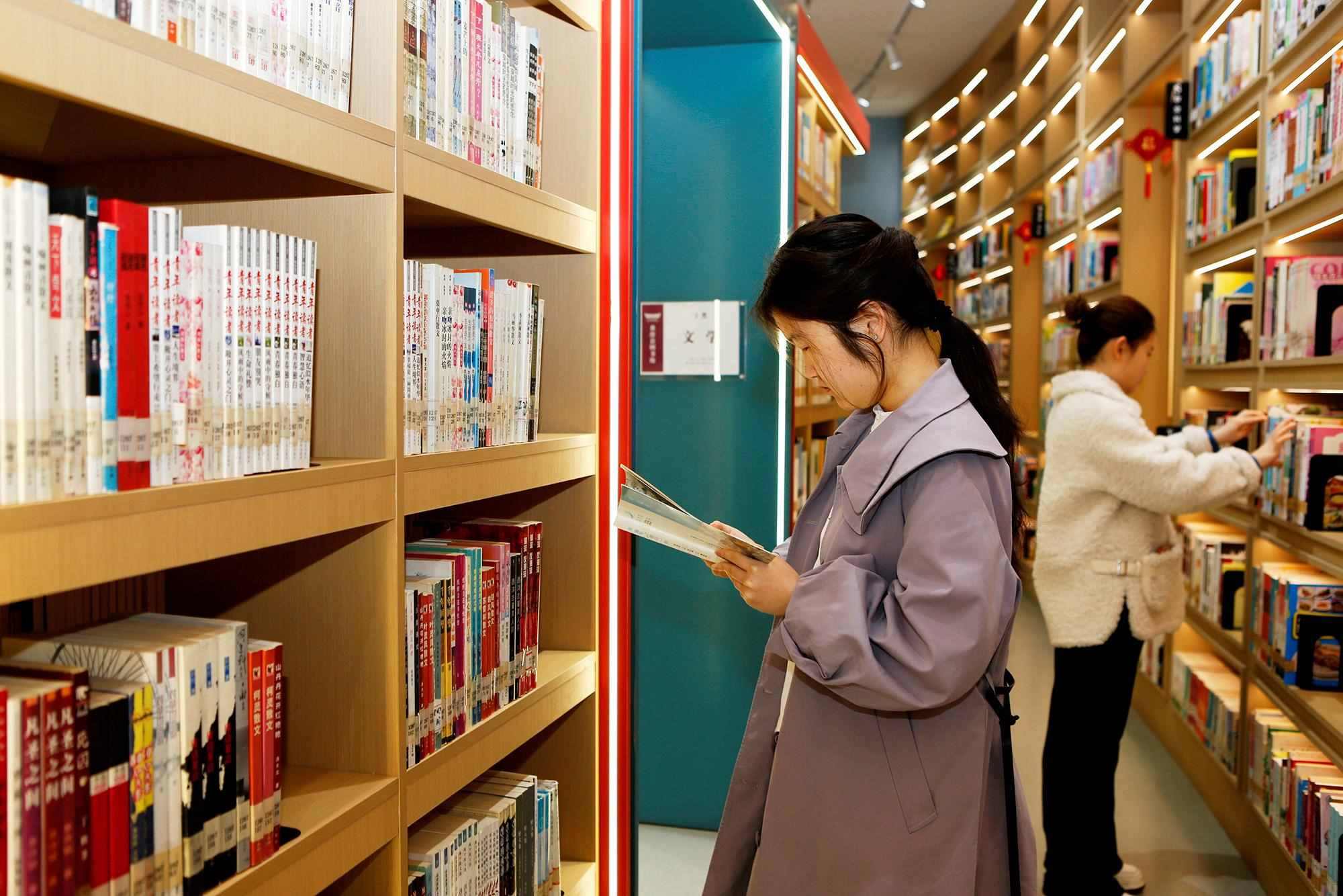 △2025年3月29日，讀者在山西臨汾市襄汾縣圖書館閱讀。