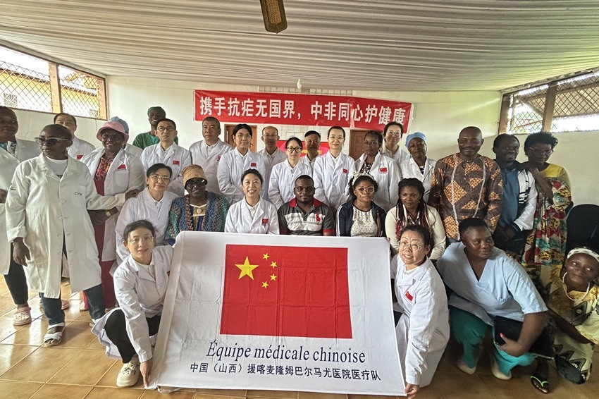【4】圖為活動結(jié)束后的合影。中國（山西）第24批援喀麥隆姆巴爾馬尤醫(yī)療隊 供圖