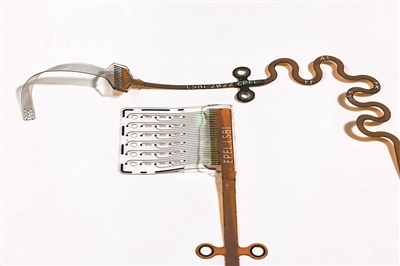 新開發(fā)的ABI旨在輕柔地貼合腦組織，提高信號精度和患者舒適度。圖片來源：瑞士洛桑聯(lián)邦理工學(xué)院