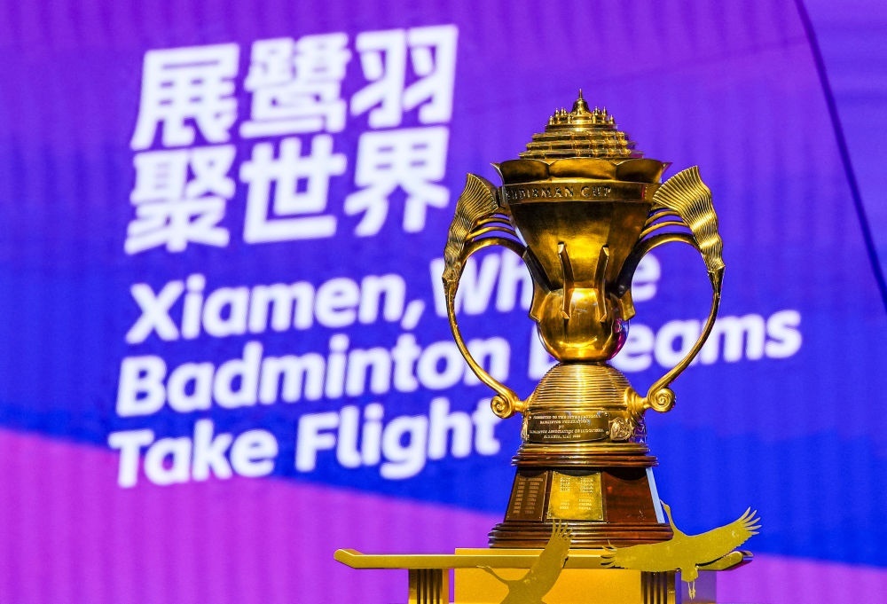 這是5月4日在決賽前拍攝的蘇迪曼獎杯。新華社記者 孫非 攝