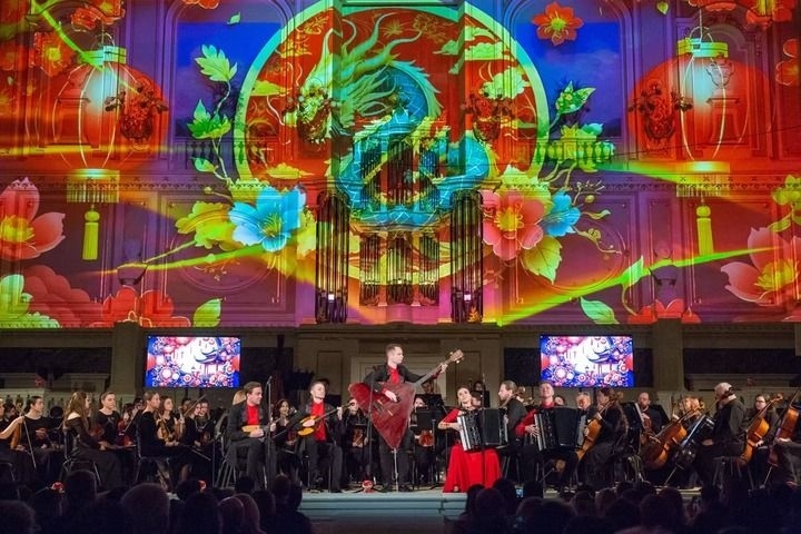 2025年2月6日，俄羅斯音樂家在圣彼得堡舉行的中俄新春音樂會上表演。新華社發(fā)（莫京娜 攝）