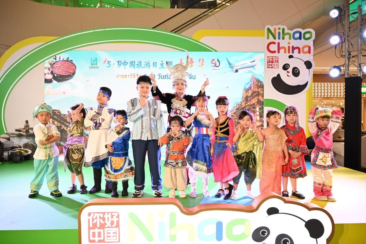 開幕式上，中泰小朋友服飾秀表演。主辦方供圖