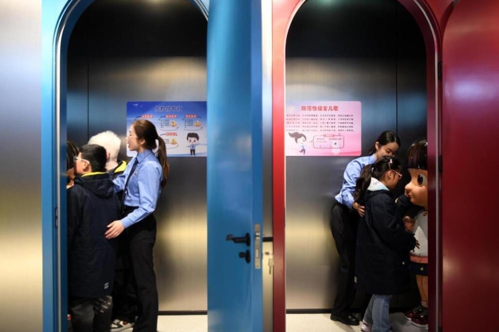 2025年4月2日，殘障兒童在無障礙青少年法治教育基地體驗。