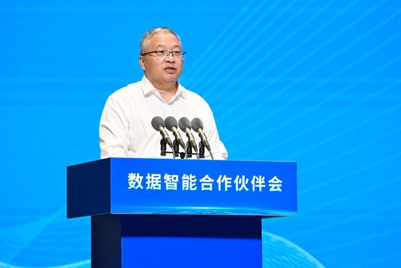 圖為豫資控股集團(tuán)黨委書記、董事長秦建斌。