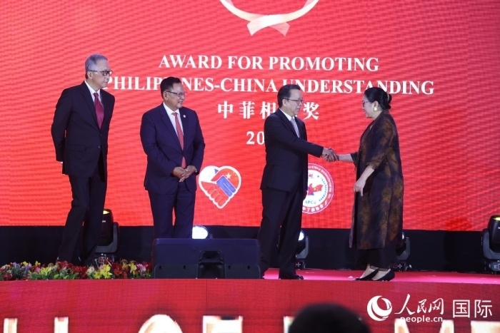 菲律賓前參議員許爾琦榮獲“終身成就獎”。人民網(wǎng)記者樊帆 攝